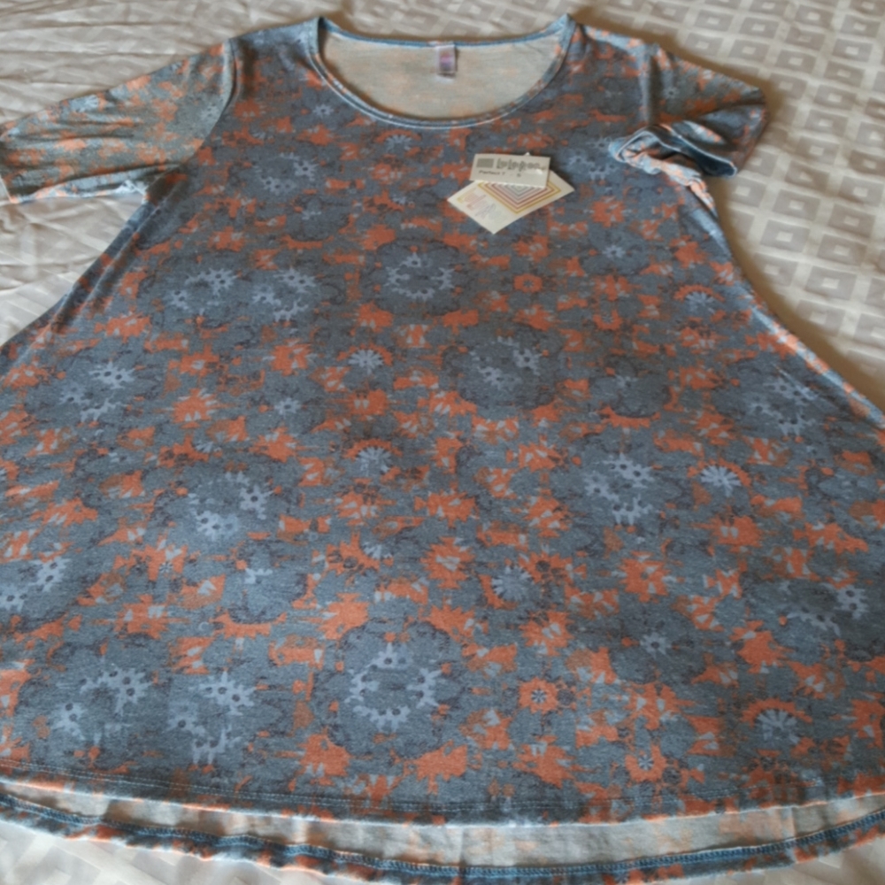 LulaRoe Super Soft Shirt - Picture 4 of 8